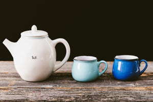 Tea pot with cups